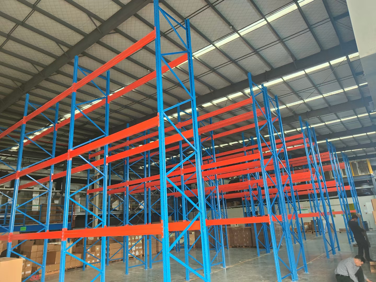 倉(cāng)庫(kù)貨架規(guī)劃廠家哪里找？--找深圳兄弟貨架